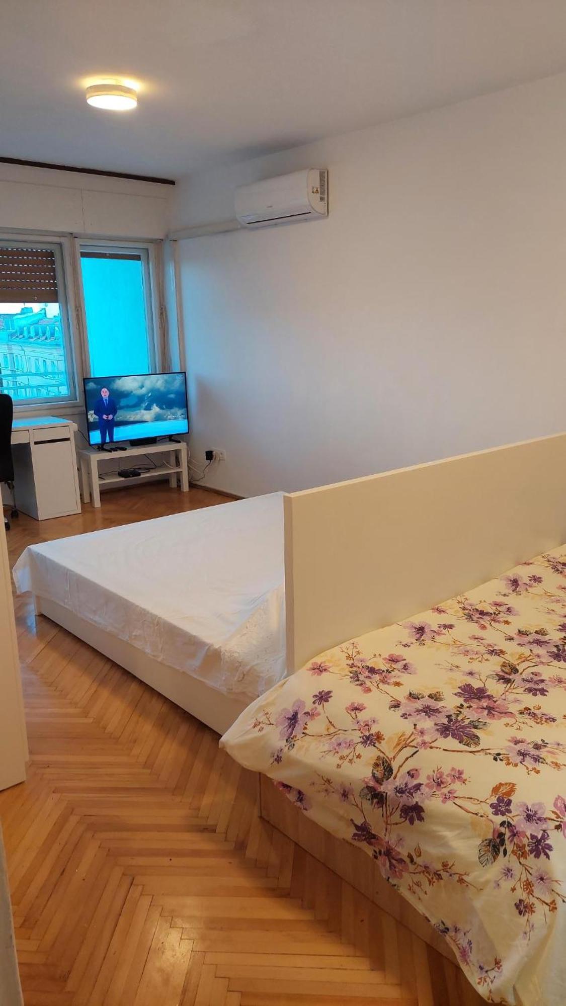 Room With Private Toilet And Balcony In City Center In Shared Apartment สปลิท ภายนอก รูปภาพ