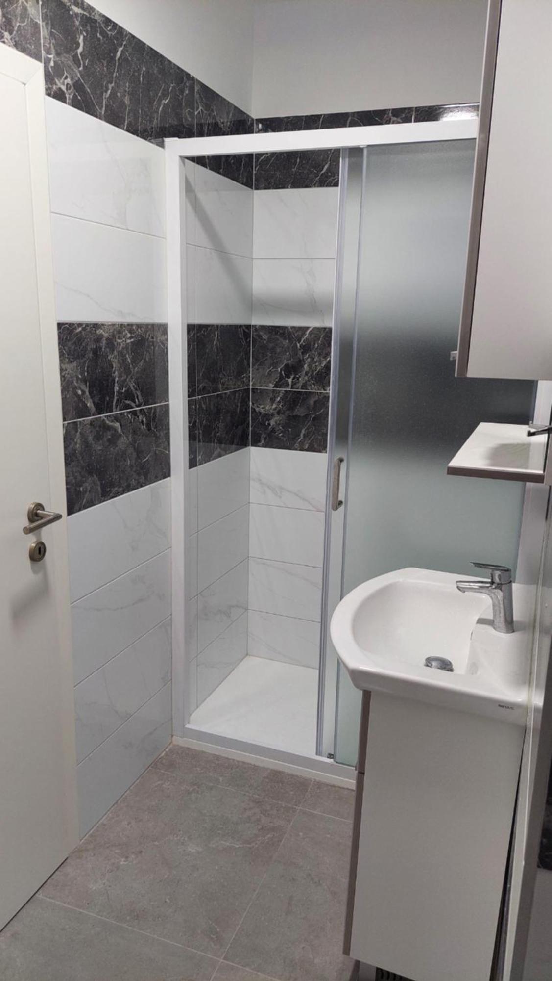 Room With Private Toilet And Balcony In City Center In Shared Apartment สปลิท ภายนอก รูปภาพ