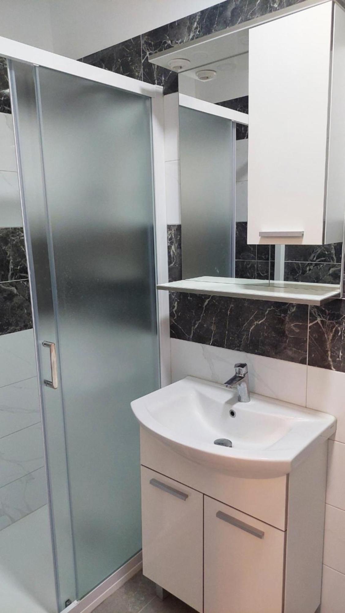 Room With Private Toilet And Balcony In City Center In Shared Apartment สปลิท ภายนอก รูปภาพ